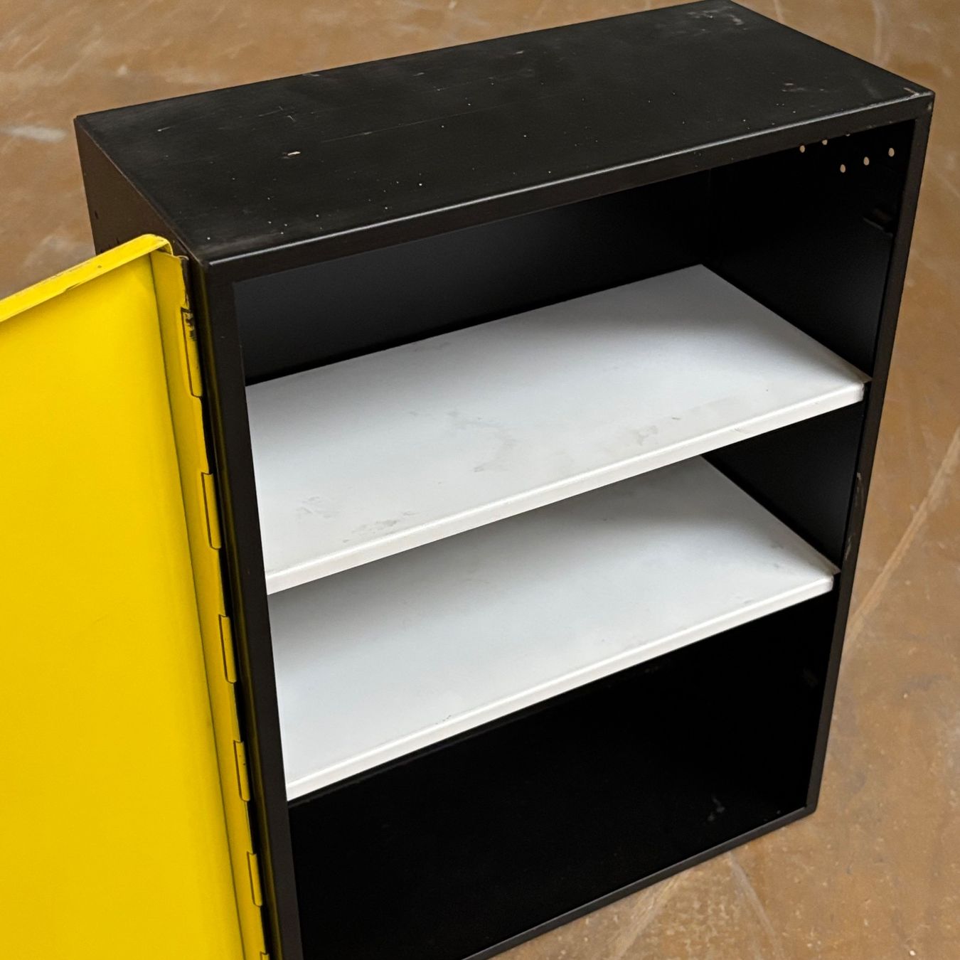 Armadi: 1960er Egloff Apotheker Schrank – Usato da Bern venduto da Modern-Era 6