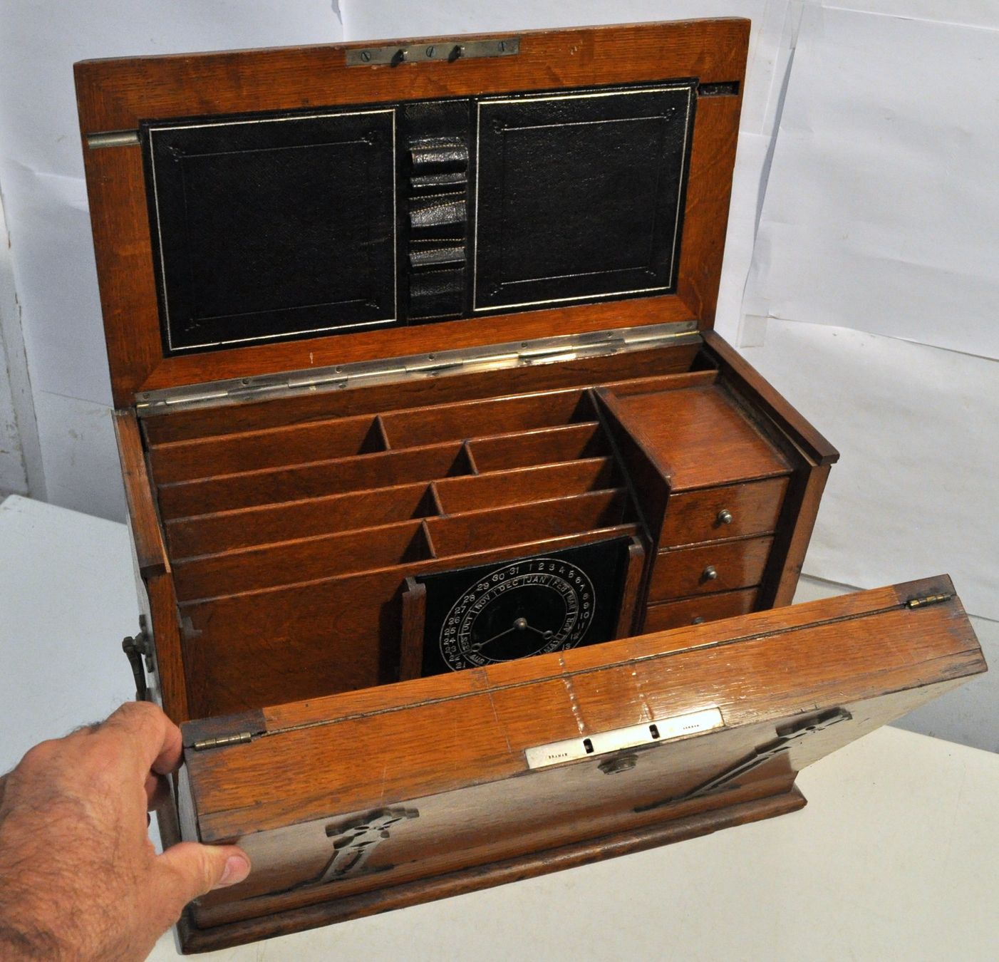 Scrivanie: Ancien Petit bureau portatif – Usato da Neuchâtel venduto da Neuchatel