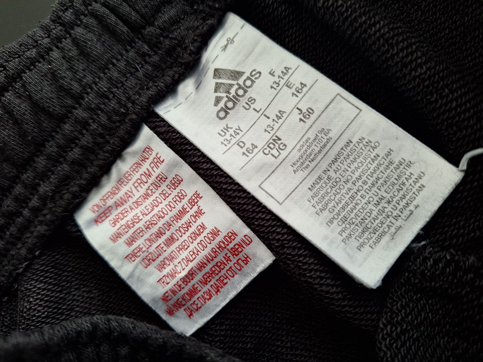 Hosen: Adidas Shorts Schwarz Grösse 164 – Gebraucht aus Jegenstorf von Cherry94 1