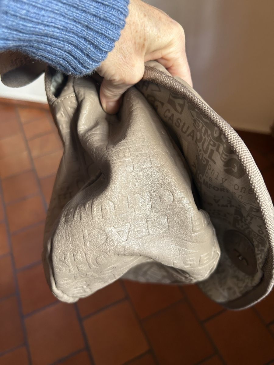 Taschen für Damen: Umhängetasche – Gebraucht aus Basel von and_pky9 5