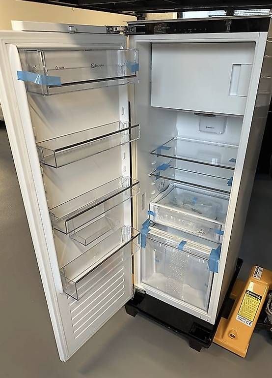 Electrolux Frigoriferi: Electrolux Kühlschrank IK285SAL links – Nuovo (secondo la descrizione) da Henggart venduto da EHG2019 2