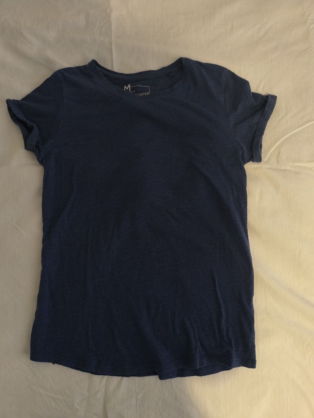 T-Shirts: Dunkelblaues T-Shirt, Grösse M - Perfekt für den Sommer! – Neu (gemäss Beschreibung) aus Burgdorf von emmavisuals