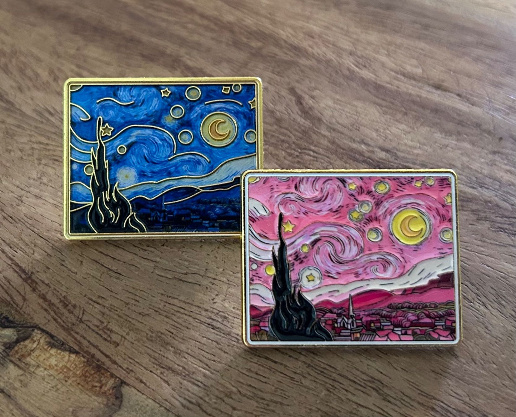 Plaquettes & Badges: 2x Pin Gemälde Van Gogh – Neuf avec emballage d'origine à Geneve par vane267