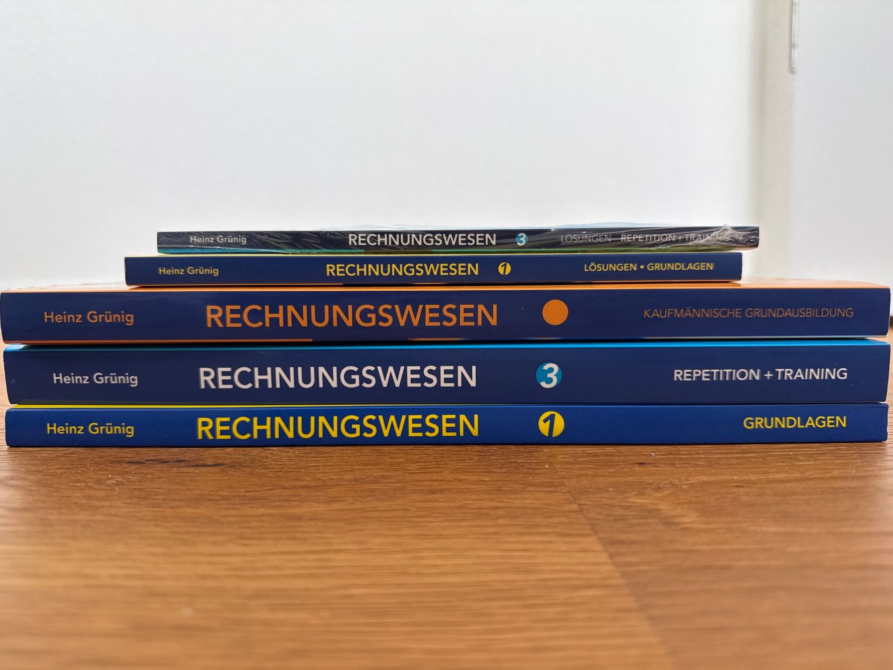 Bücher: Rechnungswesen KV/WR-Gymi – Neu und originalverpackt aus Bonstetten von sme_xv8v