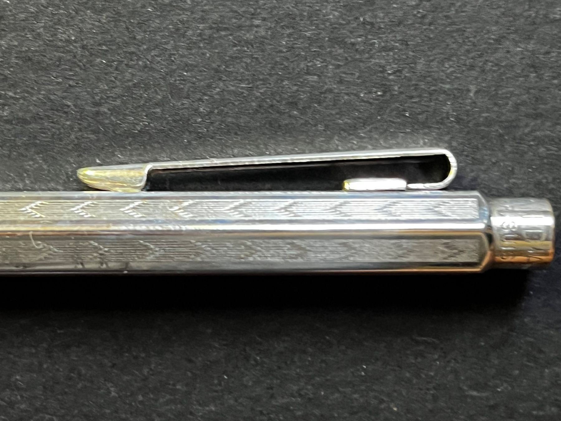 Caran D'Ache Penna & Evidenziatori: Caran d’Ache Ecridor Roller Chevron versilbert OHNE – Usato da Zürich venduto da FV.vintage 4