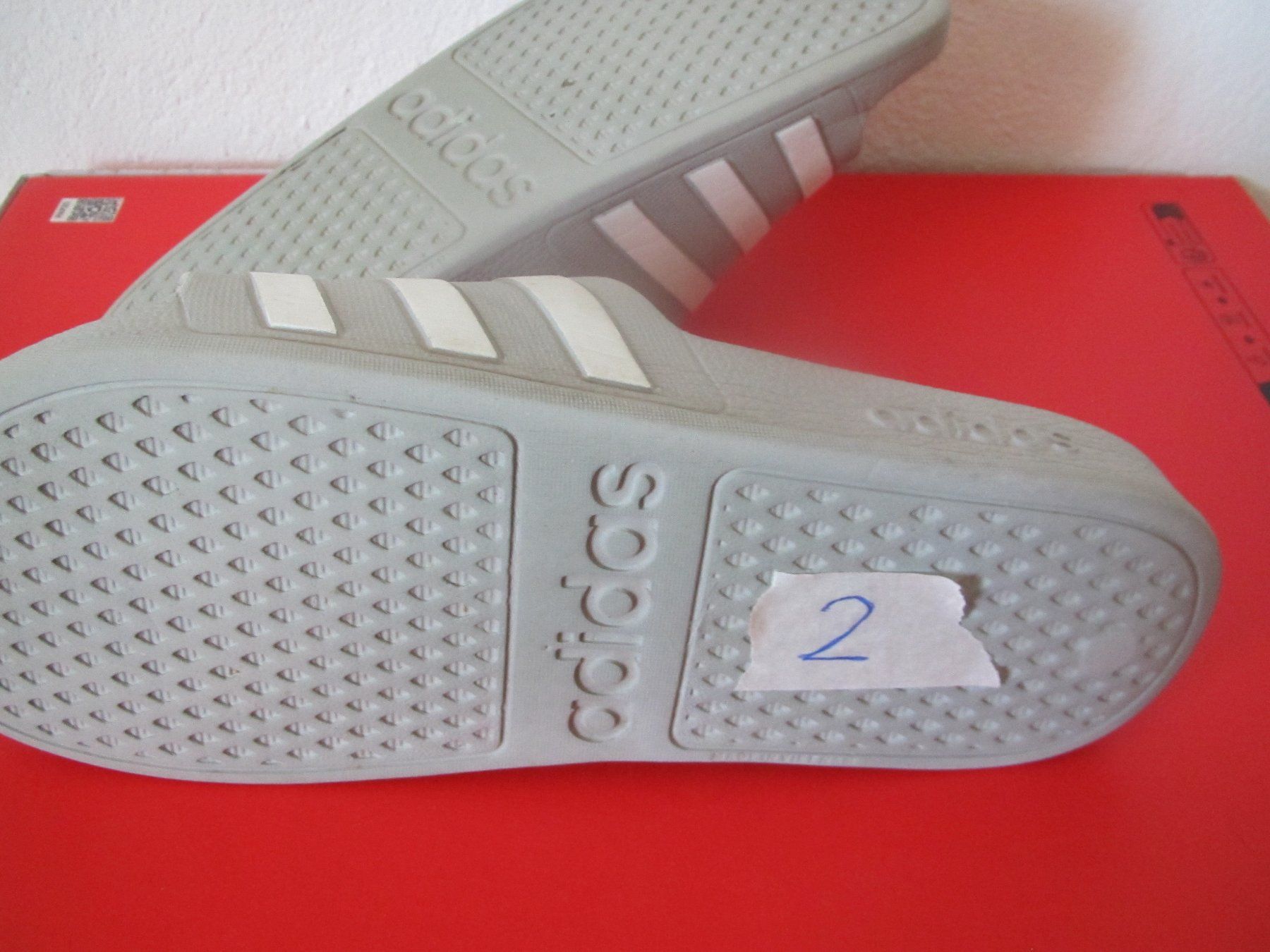 Adidas Scarpe da uomo: CHAUSSURES DE BAIN ADILETTEN ADIDAS   38 – Usato da Murten venduto da Selliot 2