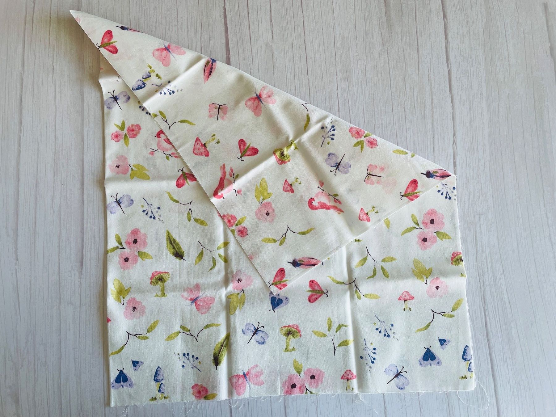 Tessuti: Coupon patchwork & couture - Oiseaux & Fleurs - 49 x 80 cm – Nuovo e nell'imballaggio originale da Gland venduto da san_xz5j 1