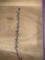 Filigranes Blumen-Armband mit Strass-Steinen, neuw. 48