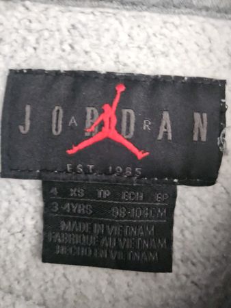 Jordan Kapuzenpullover grau Grösse 98-104 guter Zustand