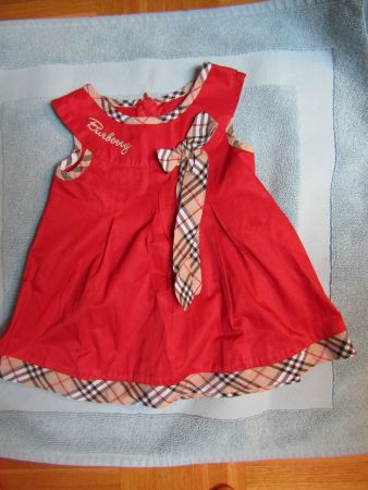 Robe Burberry rouge enfant, taille 2 ans, Gr.92 comme neuve