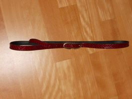 Neuw.Gürtel Kunstleder mit Krokoprägung - dunkelrot - 100 cm