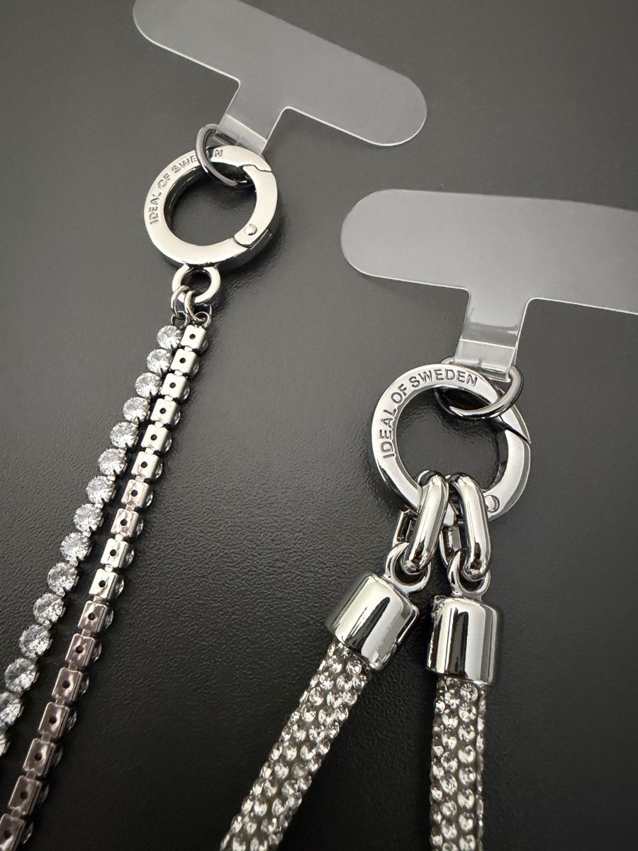 Swarovski Cover & Protezioni schermo: Swarovski iPhone 17 Pro Max Case Glitter with 2 Straps – Usato da Therwil venduto da as_good_as_new 1