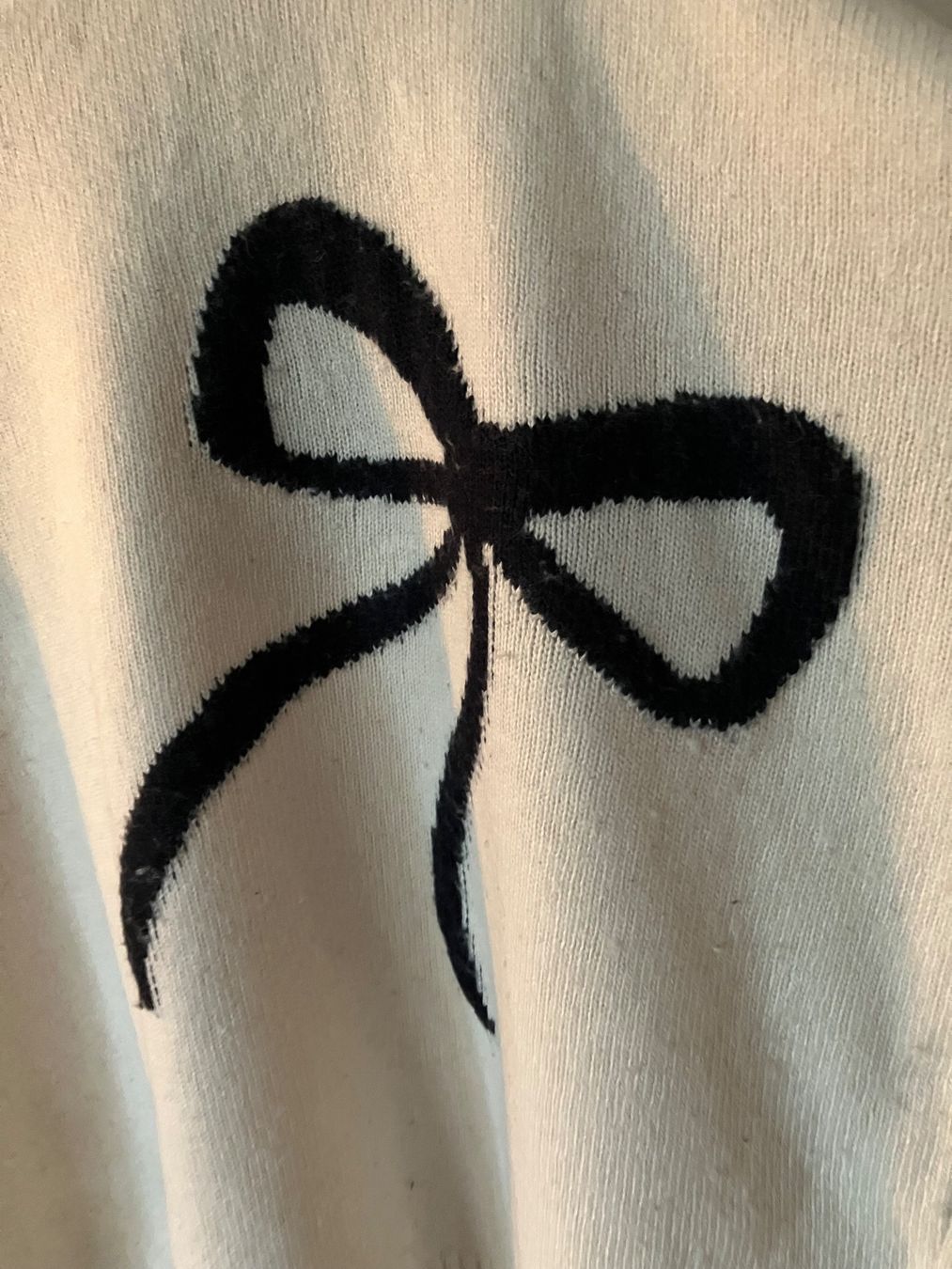 Maglioni & Felpe: Pullover beige Schleifen Motiv S – Usato da Zürich venduto da MonkeyTunes 1