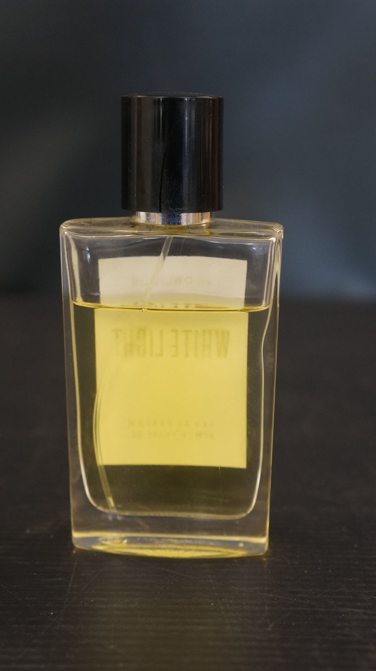 Profumi & Eau de Toilette: White Light Parfüm – Usato da Basel venduto da bk_brockibasel 1
