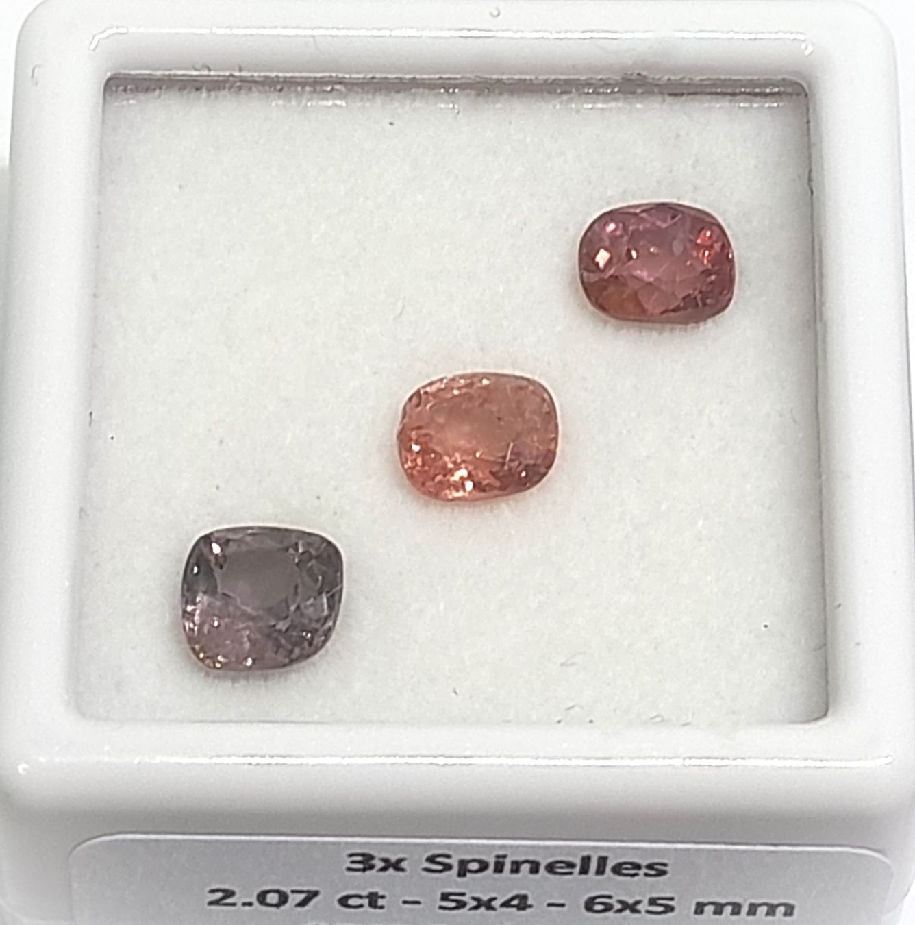 Pietre preziose: 3x beaux spinelles 2.07 ct - Valeur 400.- Fr – Nuovo (secondo la descrizione) da Grimisuat venduto da Valgem