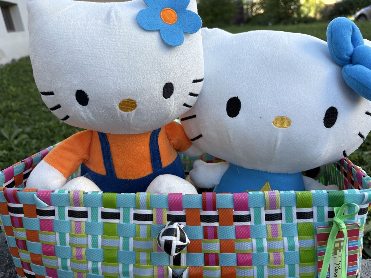 Hello Kitty Statuette: Hello Kitty Plüschfiguren Set zwei Stück  – Usato da Zürich venduto da venusandmars