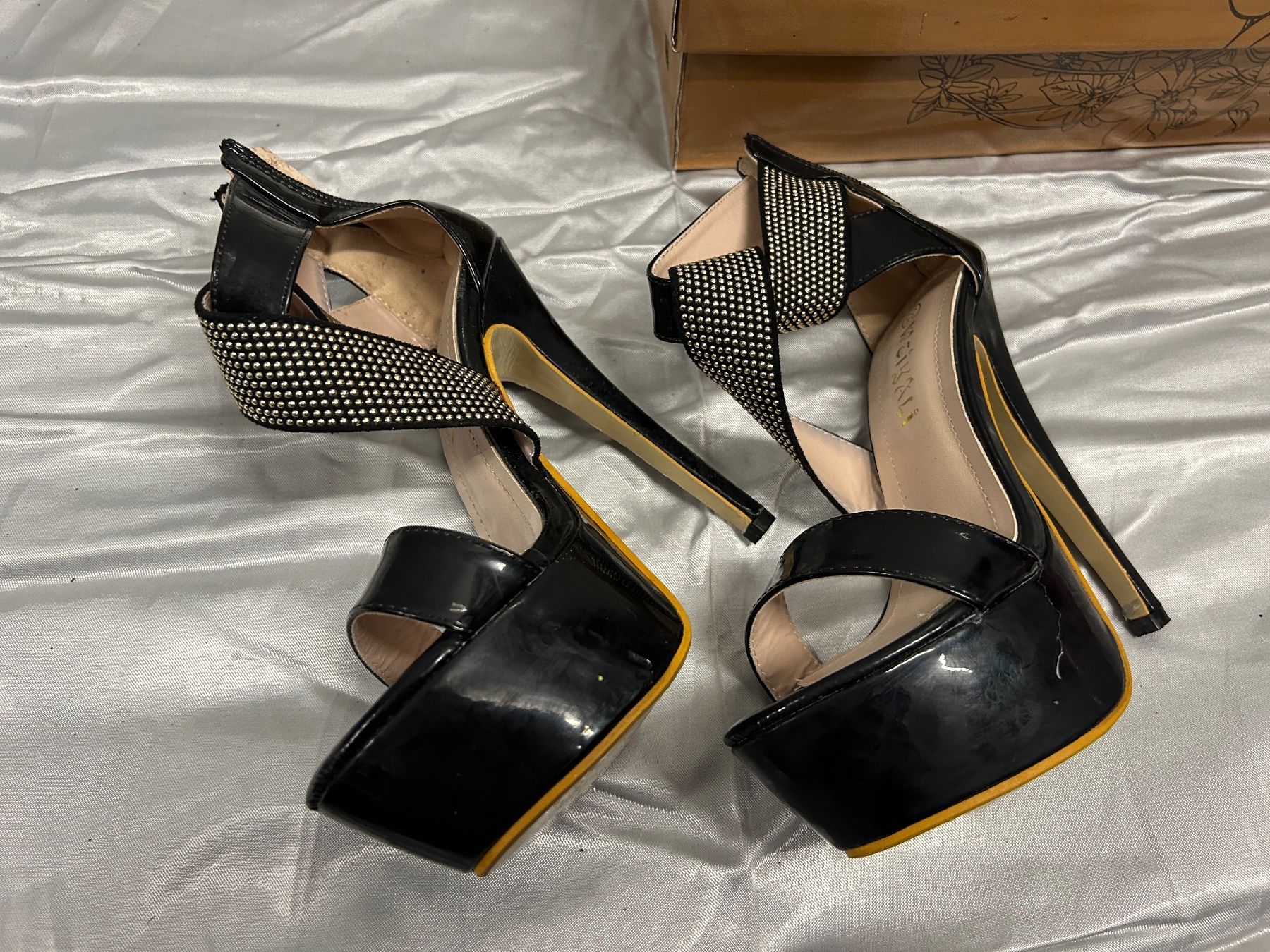 Chaussures femmes: Sandalen Gr 35 Neu – Neuf avec emballage d'origine à Regensdorf par Spyke55 1