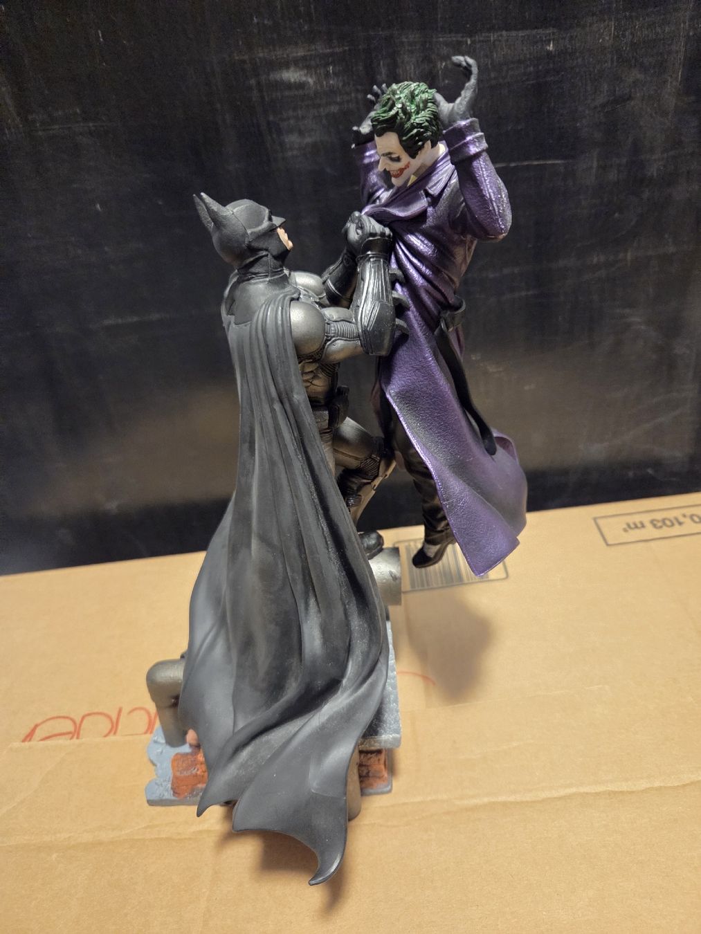 Statuette: Batman Arkham Origins Statue – Nuovo e nell'imballaggio originale da Dürrenäsch venduto da JFAS 1