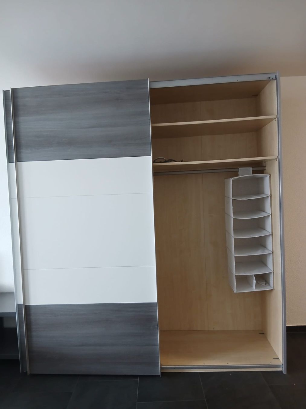 Armadi: Schrank mit Schiebetür – Usato da Bennwil venduto da Hiace01 2