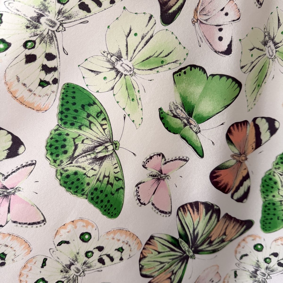 Fabric Frontline Foulard & Sciarpe: FABRIC FRONTLINE Silk Scarf – Usato da Freienbach venduto da Avviivva_Shop 3