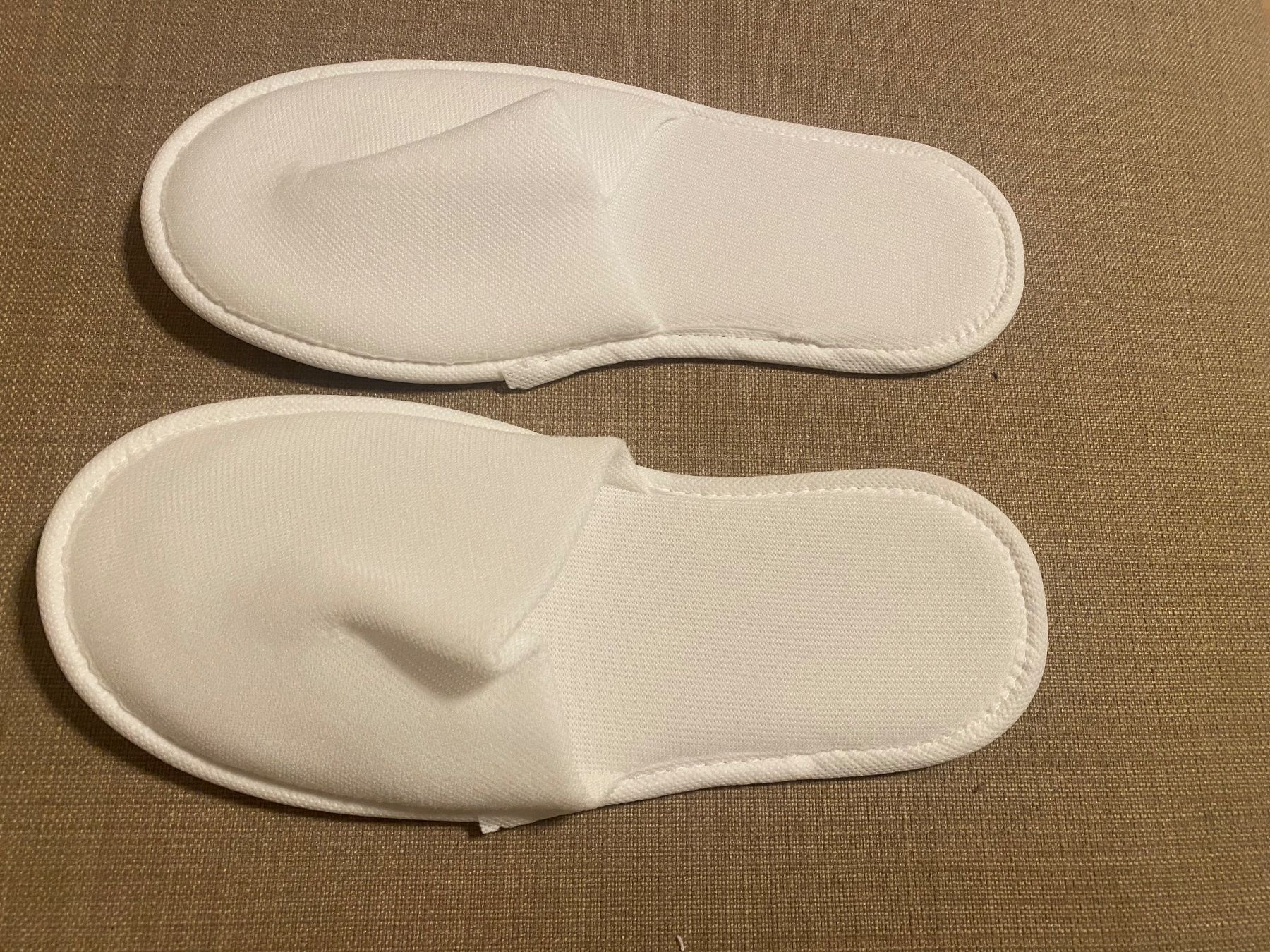 Scarpe da uomo: Weisse Hotel Stoff-Slippers – Nuovo e nell'imballaggio originale da chiasso venduto da Wulli