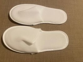 Weisse Hotel Stoff-Slippers