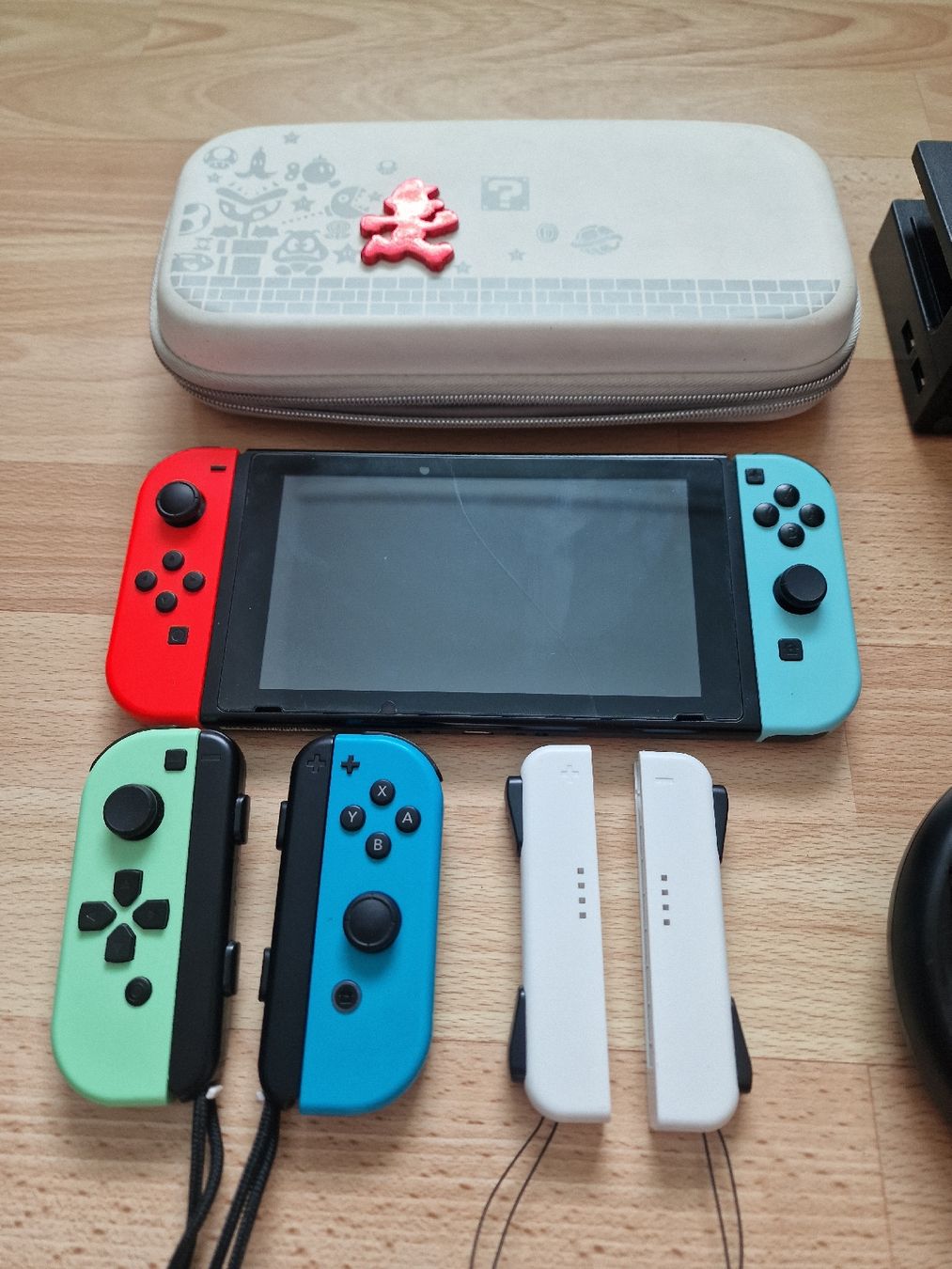 Nintendo Konsolen: Nintendo Switch V1 ungepatcht + 4 Joy-Cons + Mario Kart +1 – Gebraucht aus Fahrwangen von luk_bhw7 1