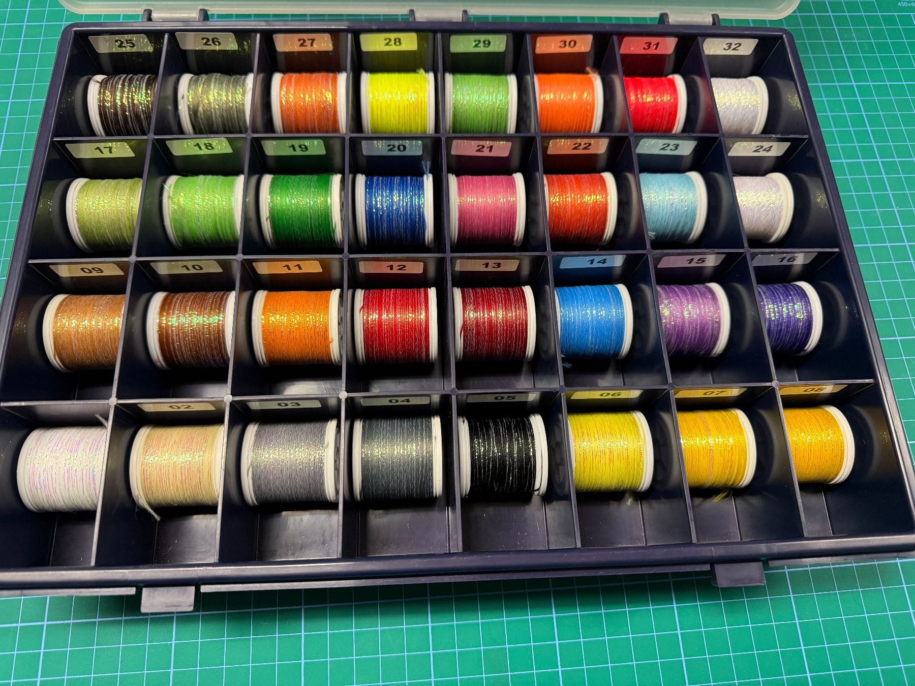 Esche: 32 x Glitzerfloss in RAACO Box – Nuovo (secondo la descrizione) da Röschenz venduto da drei_zwei_eins_deins