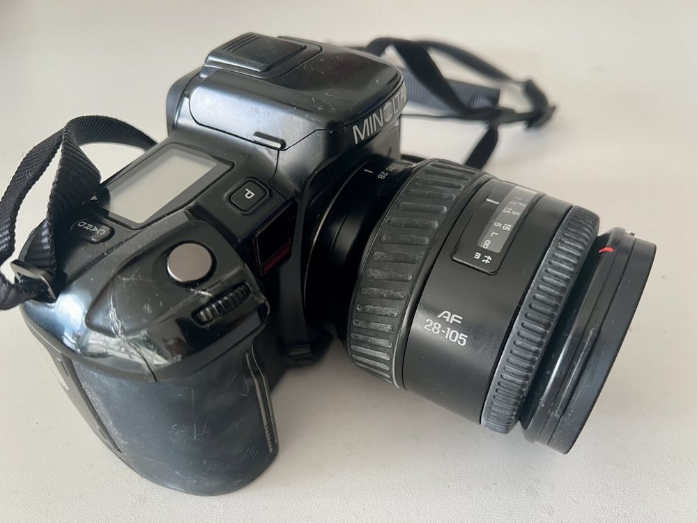 Minolta Fotocamera: MINOLTA Dynax 700si - Deux objectifs + accessoires – Usato da Mont-sur-Lausanne venduto da vmi_ym5l 3