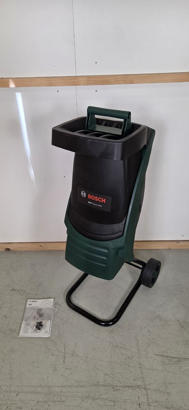 Bosch Trinciatrici: Bosch AXT Rapid 2000 Gartenhäcksler 2000W – Usato da Cham venduto da _DealFactory_ 1