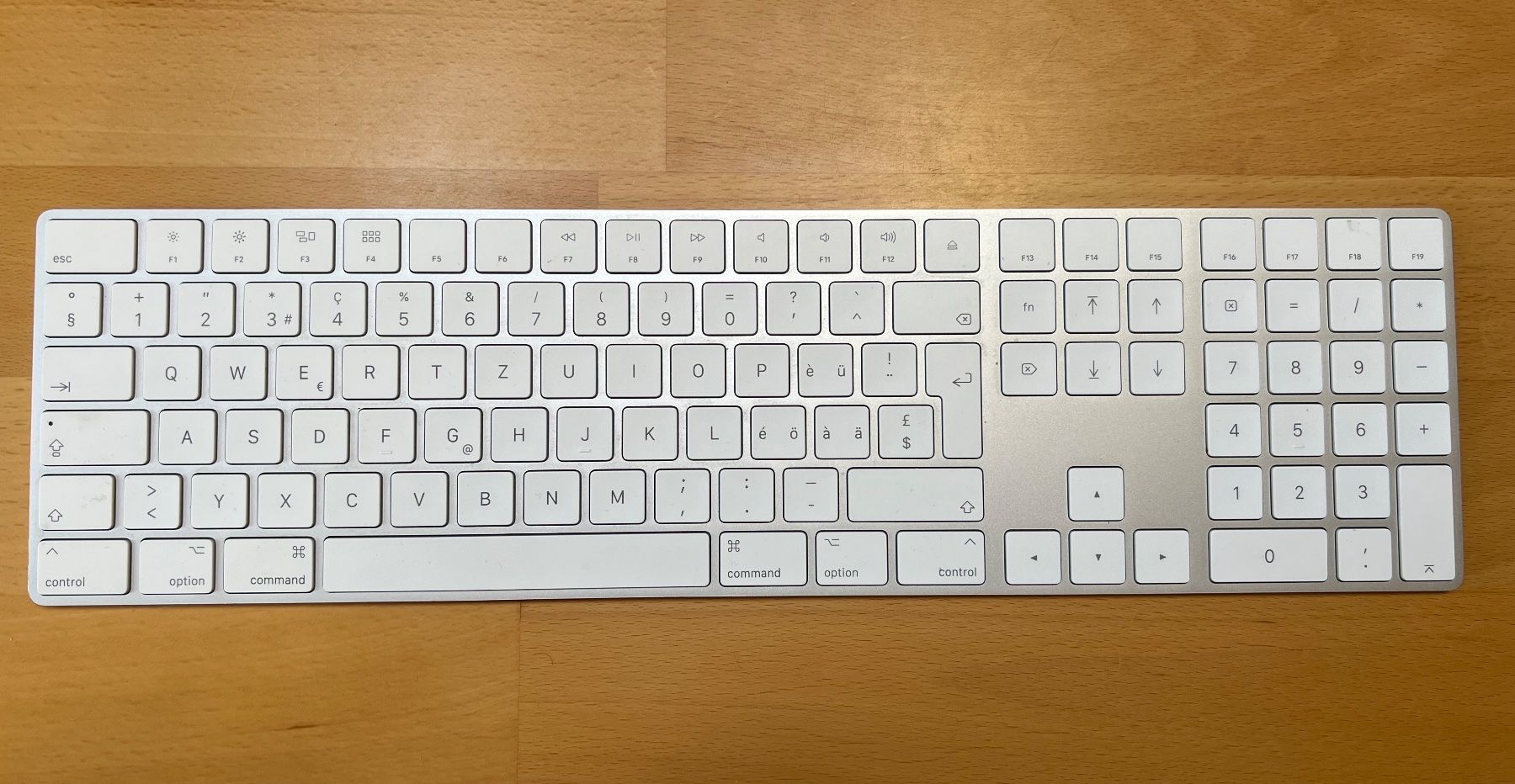 Apple Tastiere: Apple Magic Keyboard mit Ziffernblock (Deutsch/CH) – Usato da Wangen SZ venduto da DCIT