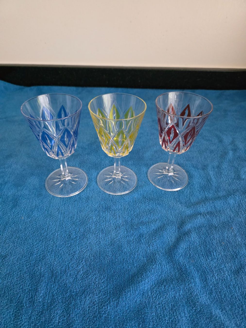 Bicchieri: 3 Art Deco Weingläser verschiedene Farben – Usato da Villmergen venduto da stier74 3