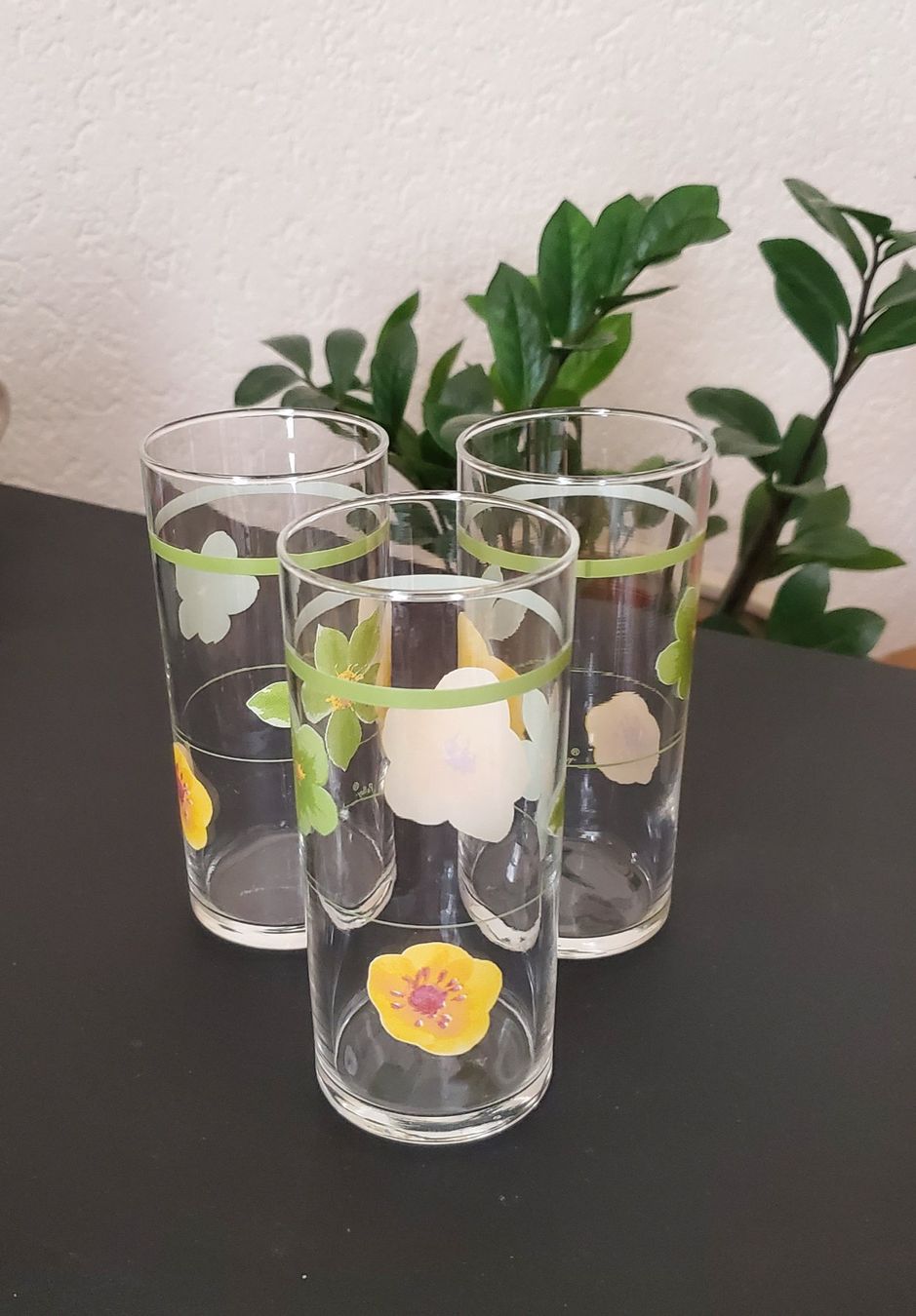 Gläser: 3 verres hauts décor floral – Gebraucht aus Rennaz von La_malle_du_dauphin
