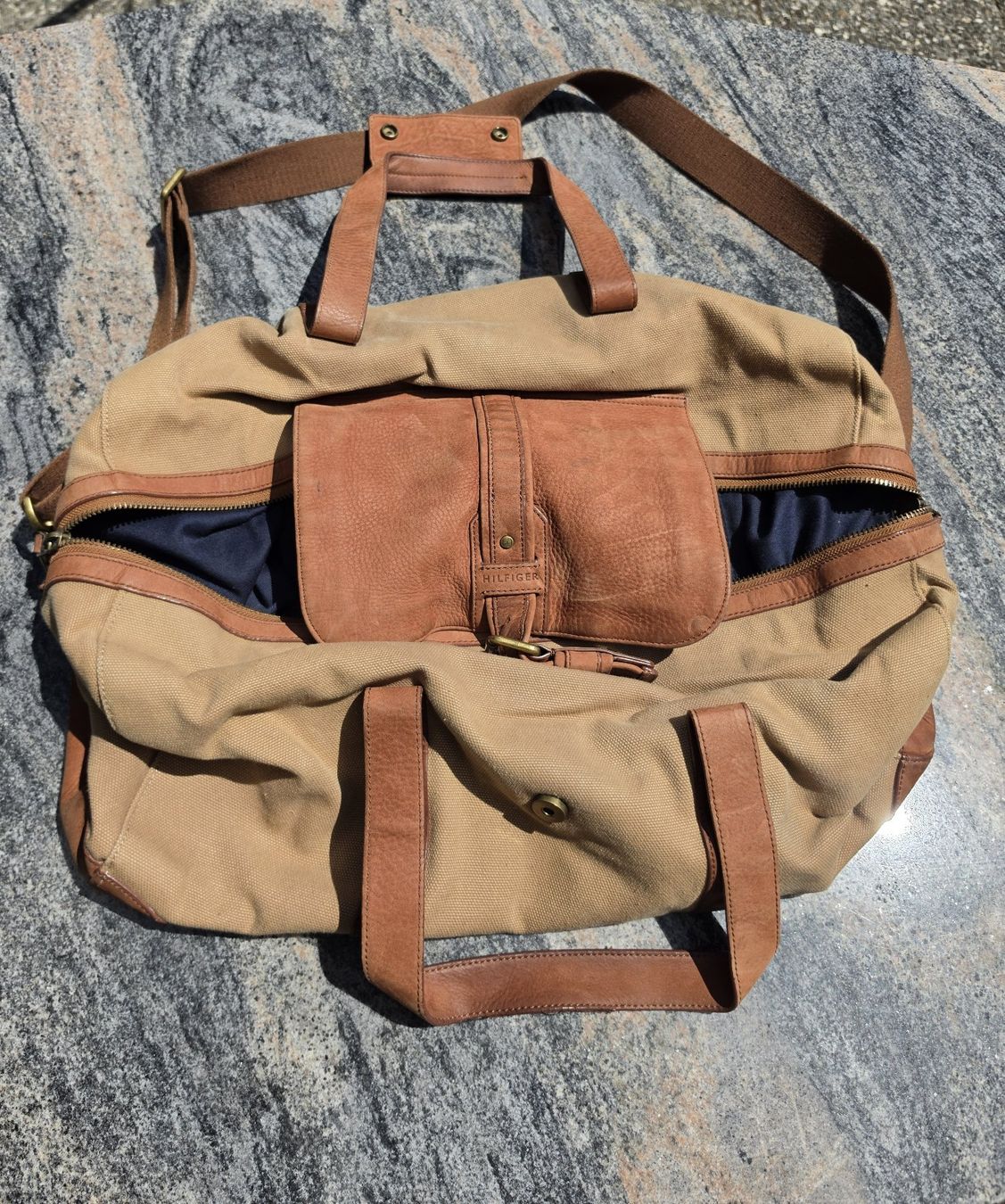 Taschen: Weekender Hilfiger – Gebraucht aus Uster von chr_f9y7 1