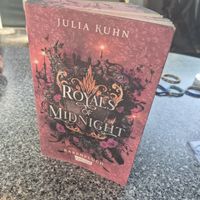 Buch Royals of Midnight von Julia Kuhn Teil2