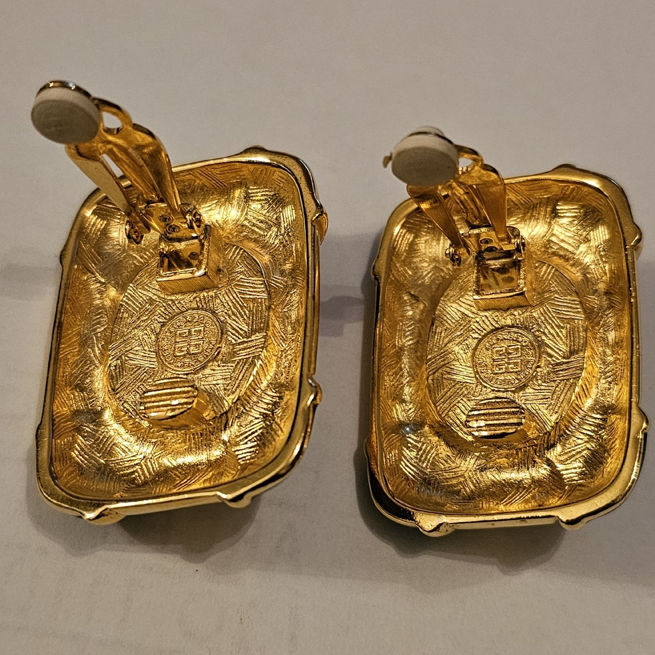 Givenchy Orecchini pendenti & Orecchini a lobo: Givenchy - Boucles d'Oreilles Vintage 80's - Élégantes. – Usato da Genève venduto da Gift-and-Ideas 1