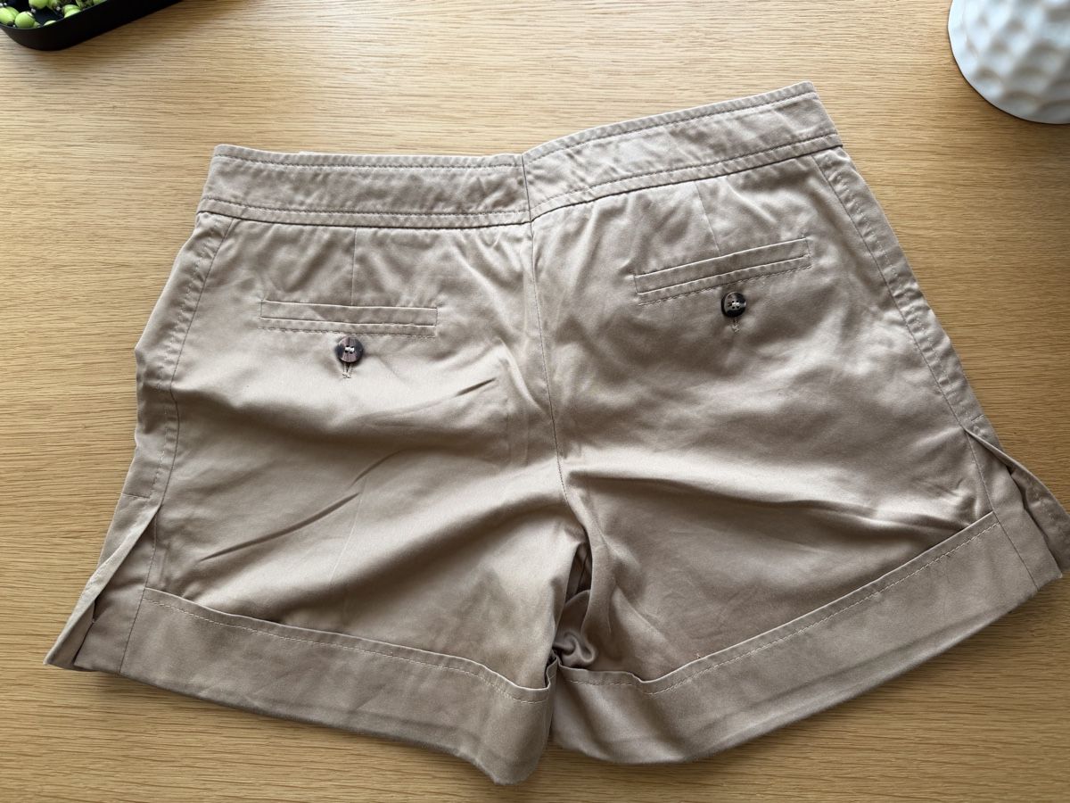 Escada Pantaloni: ESCADA Beige Shorts, Size 36 – Usato da Kirchberg SG venduto da deeann 2