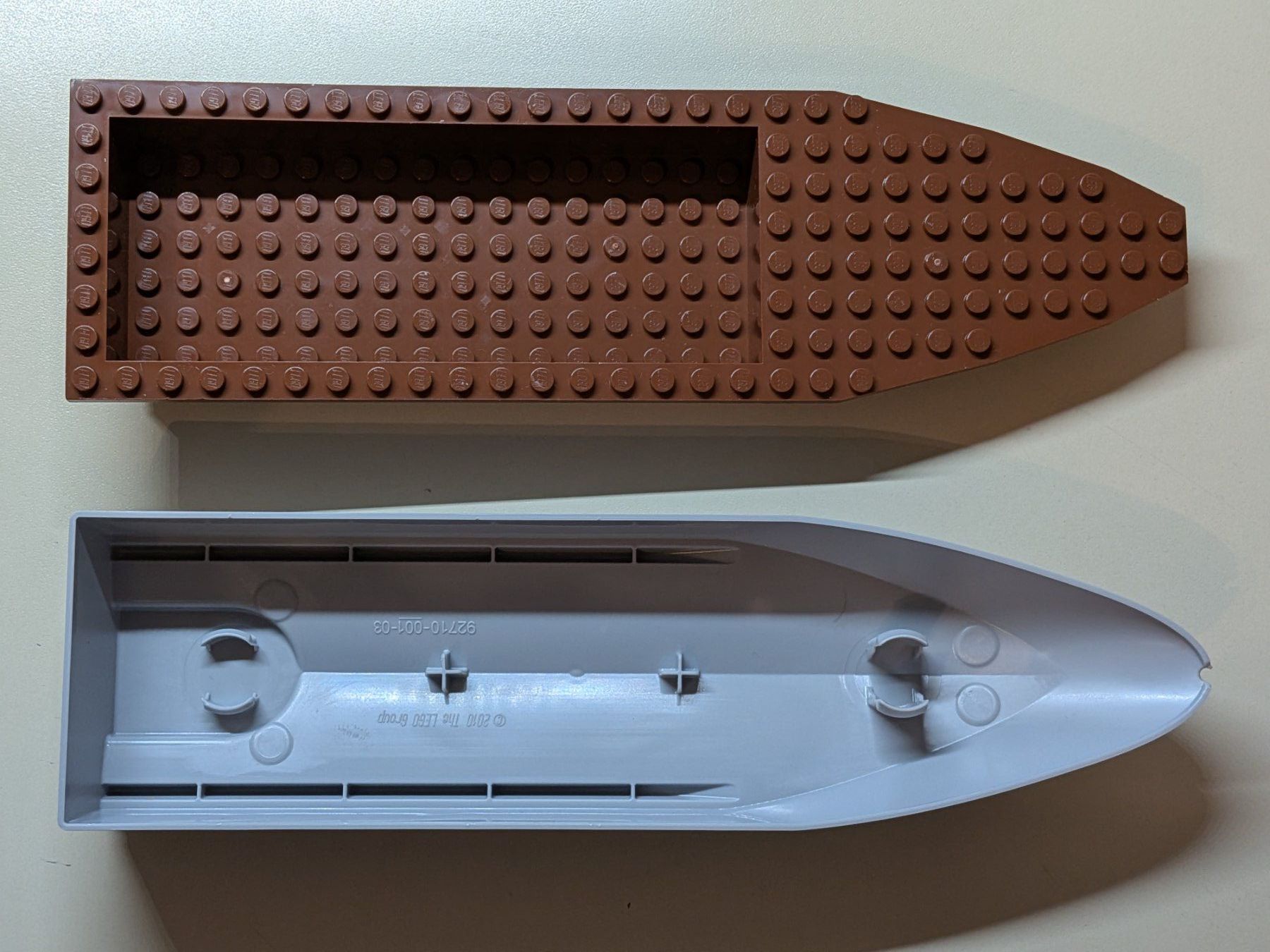 Lego Kit di costruzioni: Lego Schiffsrumpf hellgrau/braun [92710c03] – Usato da Port venduto da gecotom 3