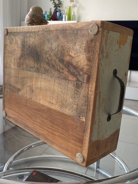 Caisses de transport: Schwere Massivholz-Kiste mit Fächern – D'occasion à Wiesendangen par EnricaL 7