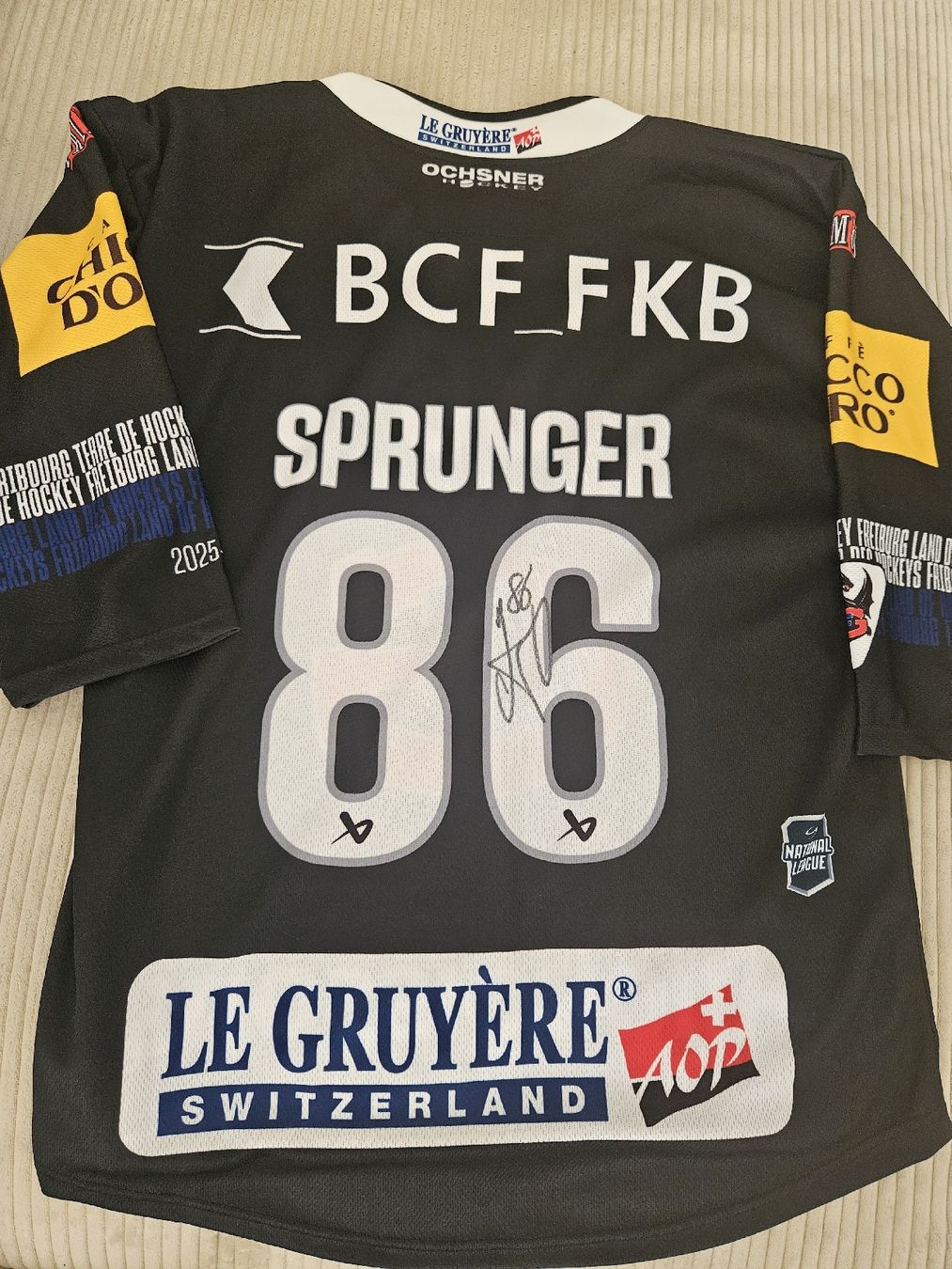 Fribourg-Gottéron Maillots de corps & Pantalons: Maillot Gotteron Sprunger dédicacé  – Neuf avec emballage d'origine à Cheyres par steven9