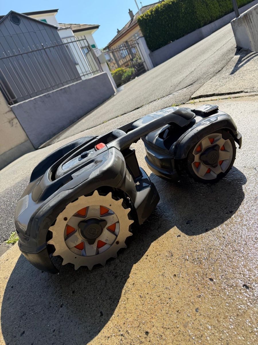 Husqvarna Rasenmäher: Robot Husqvarna Automower  – Gebraucht aus Lucens von Msrz 1