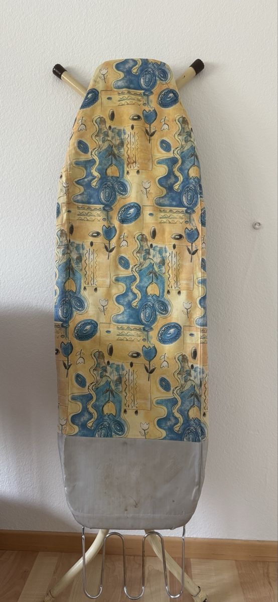 Assi da stiro: Sturdy Ironing Board - Perfect for All Your Ironing Needs! – Usato da Thalwil venduto da Maricortin 1