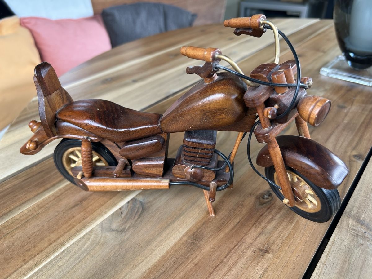 Spielzeuge: Chopper Motorrad aus Holz – Gebraucht aus Dussnang von Farafalina