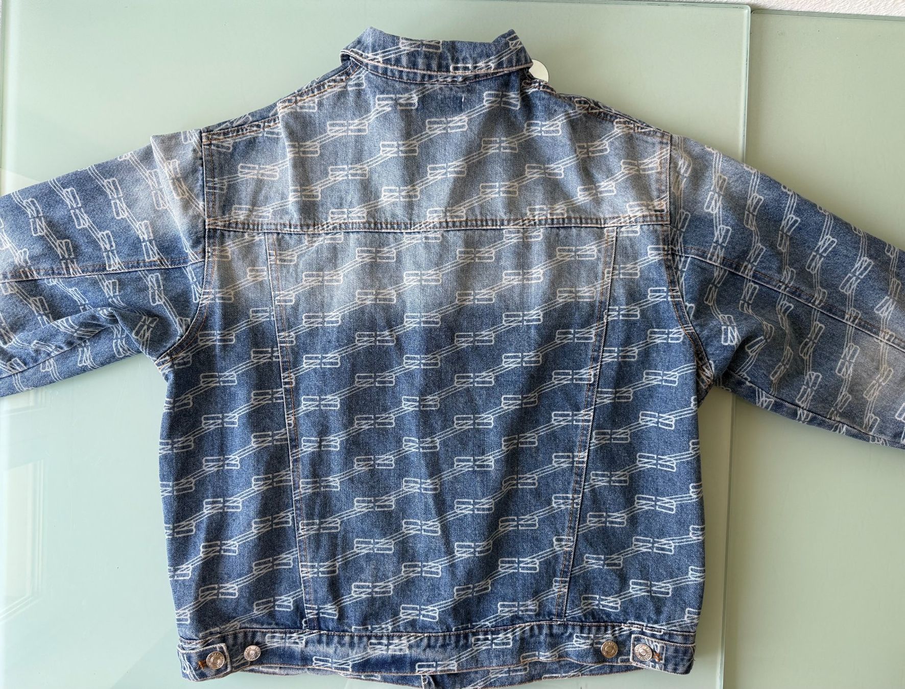 Balenciaga Giacche: BALENCIAGA Monogram Denim Hemd Jacket GR. M 100% ORIGINAL – Usato da Kreuzlingen venduto da Selliton 1
