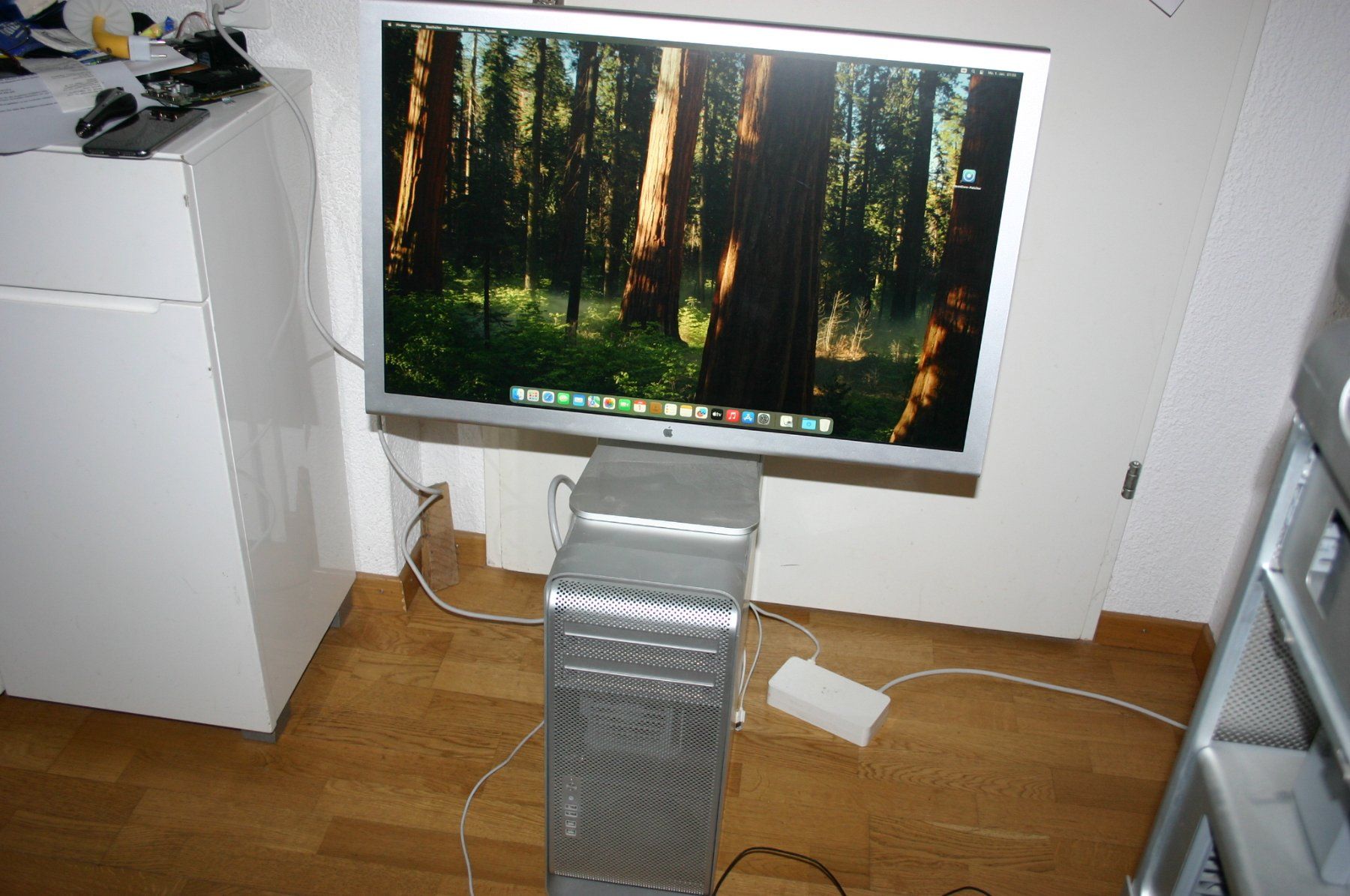 Apple PC: MAC Pro MACPro 2010 Dual-CPU mit originalem Cinema Display – Usato da Stettlen venduto da Bigjm 1