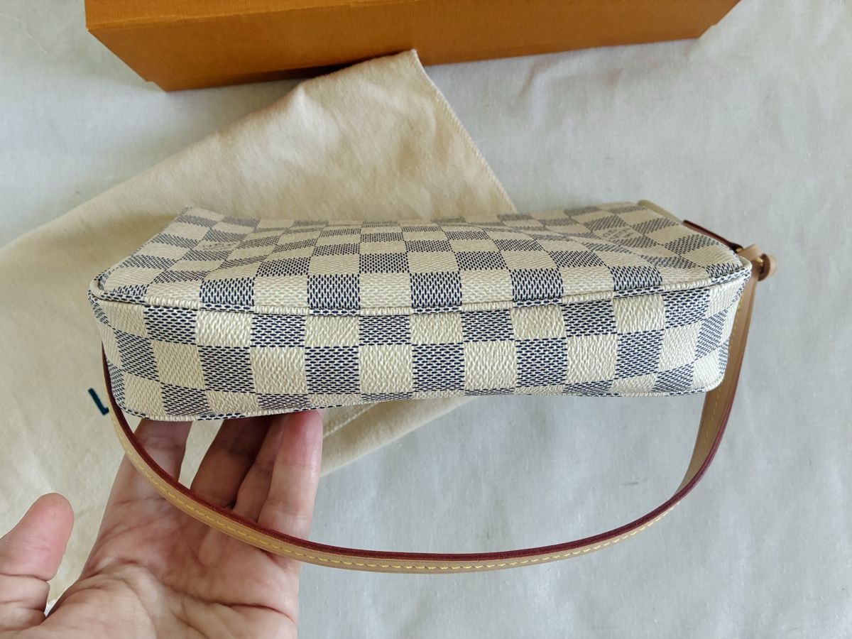 Louis Vuitton Taschen: Louis Vuitton Pochette Accessoires Damier Azur Canvas – Neu und originalverpackt aus Basel von ars_r7xd 4