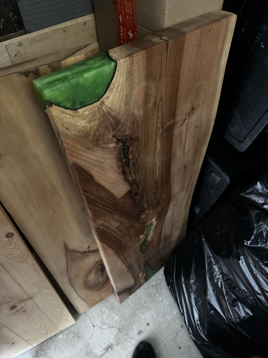 Articoli in legno: Holzplatten mit Kunstharz gegossen – Usato da Eichberg venduto da mks_z5fq 1