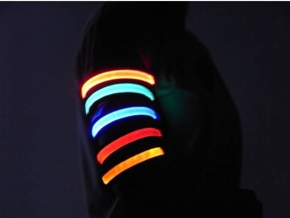 Bracciali & Braccialetti: Verkehrs Sicherheits Armbänder LED – Nuovo e nell'imballaggio originale da Arth venduto da 100i