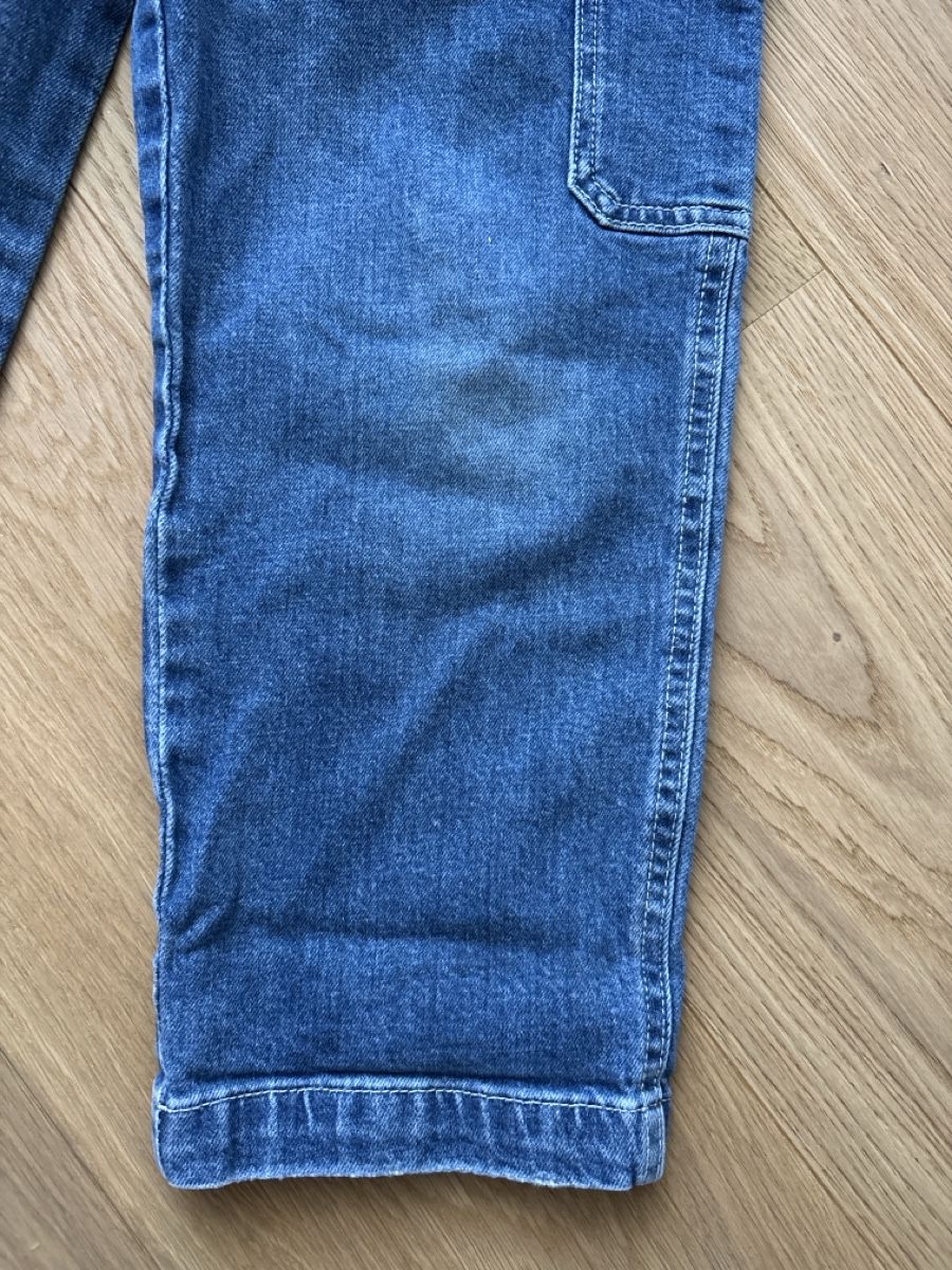 H&M Pantalons: Latzhose Denim Grösse 128 gute Zustand – D'occasion à Zollikerberg par Boston1981 2