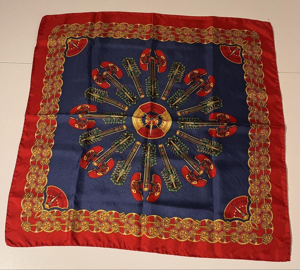 Foulard & Sciarpe: Carré de soie 57x57cm – Usato da St-Pierre-Clages venduto da ste_xk6p 1